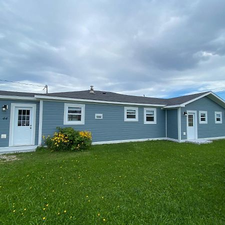 Rocky Harbour Oceanfront Villa Exterior photo