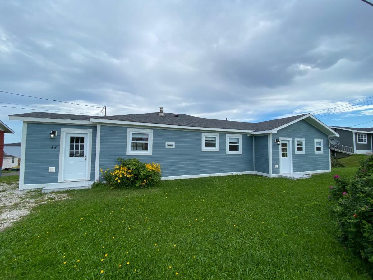 Rocky Harbour Oceanfront Villa Exterior photo